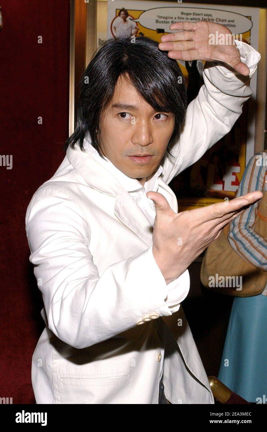 « Stephen Chow, membre de la troupe, arrive à la première « Kung Fu Hustle » qui s'est tenue au théâtre Ziegfeld à New York, le jeudi 31 mars 2005. Photo de Nicolas Khayat/ABACA.' Banque D'Images