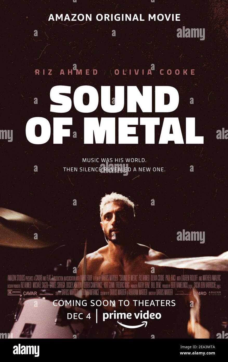 Sound of Metal (2019) réalisé par Darius Marder et mettant en vedette Riz Ahmed, Olivia Cooke et Paul RACI . La vie d'un batteur en métal lourd est mise dans l'agitation quand il commence à souffrir de la perte auditive. Banque D'Images
