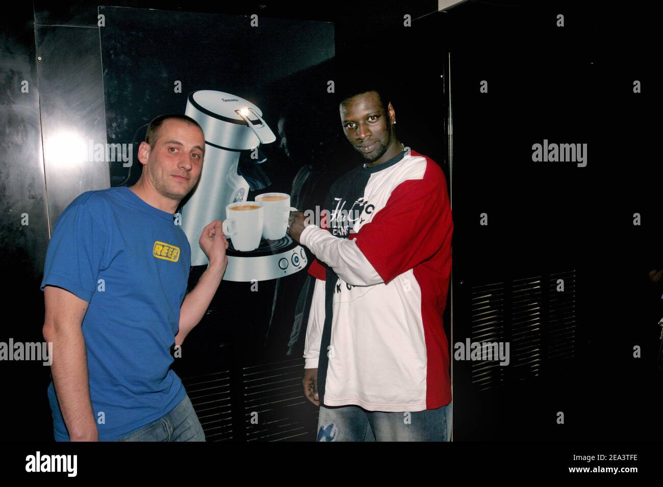 Les humoristes français Omar et Fred assistent à la fête de lancement