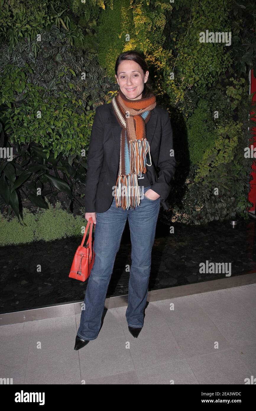 Daniela Lumbroso, présentatrice de la télévision française, pose à la cérémonie de remise du prix « 2005 Montblanc de la culture pour le mécéat » qui s'est tenu à la Maison Rouge à Paris, en France, le 19 avril 2005. Photo de Benoit Pinguet/ABACA Banque D'Images