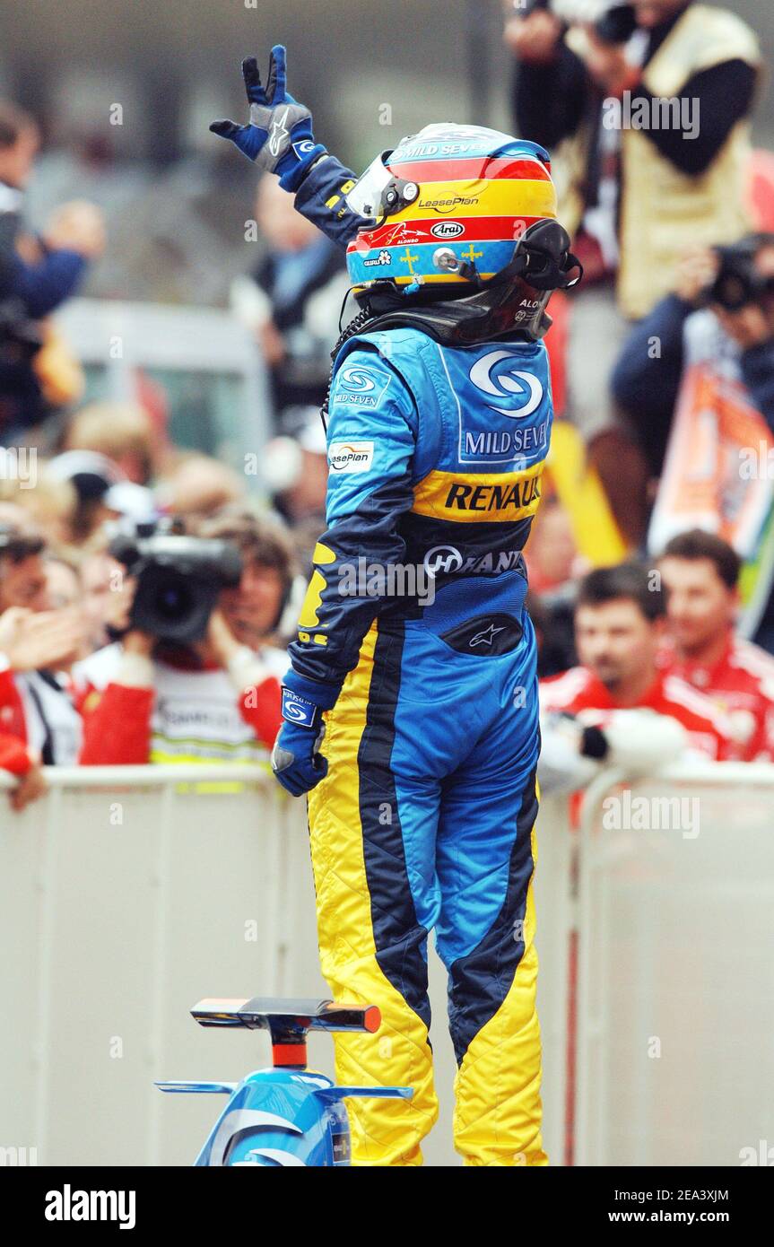 Fernando Alonso, pilote espagnol de Formule 1 (écurie Renault), a remporté la course devant le pilote allemand Michael Schumacher, circuit Imola, Italie, le 24 avril 2005. Photo de Thierry Gromik/ABACA. Banque D'Images