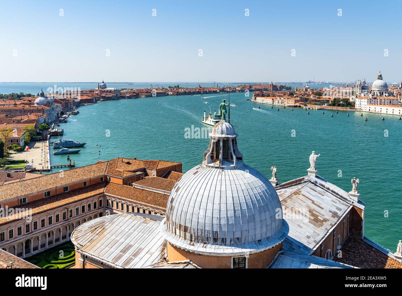 Magnifique paysage urbain de Venise et du canal de Giudecca vu depuis le clocher de la basilique de San Giorgio Maggiore, Italie Banque D'Images