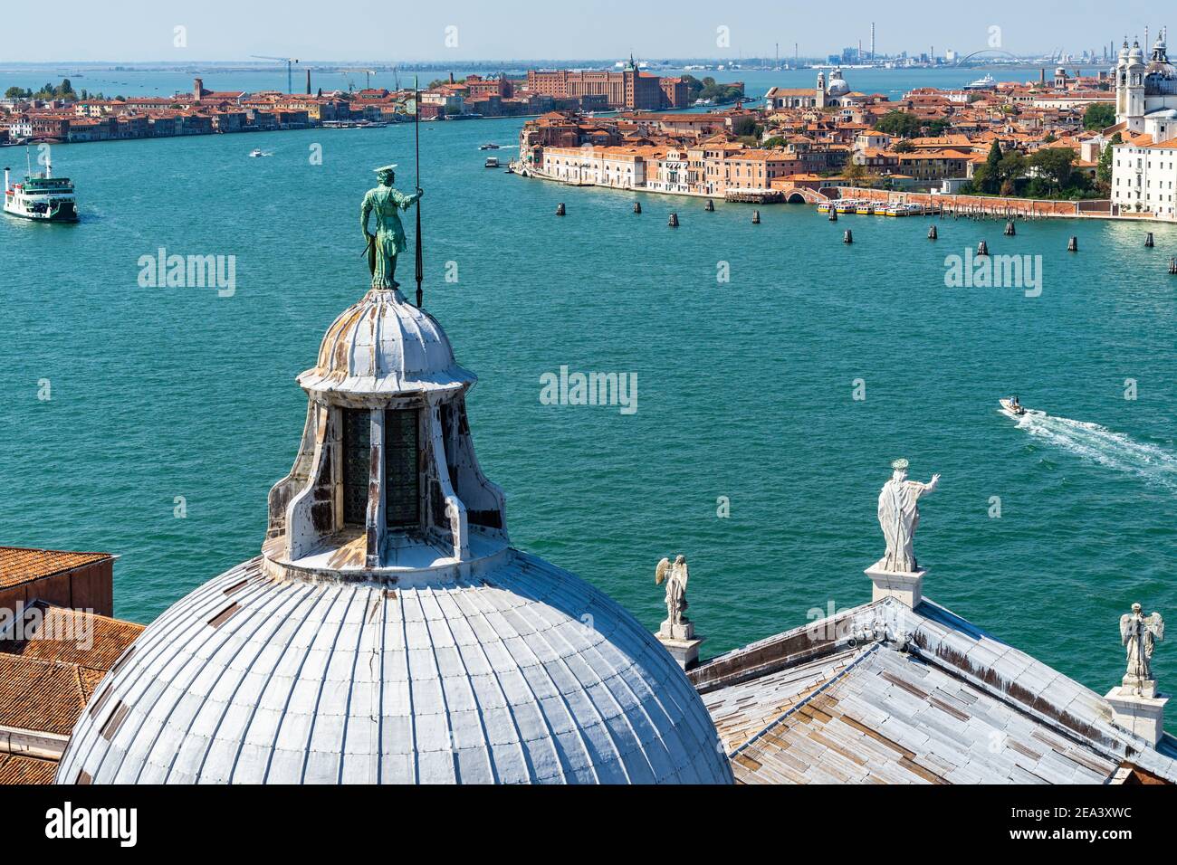 Magnifique paysage urbain de Venise et du canal de Giudecca vu depuis le clocher de la basilique de San Giorgio Maggiore, Italie Banque D'Images