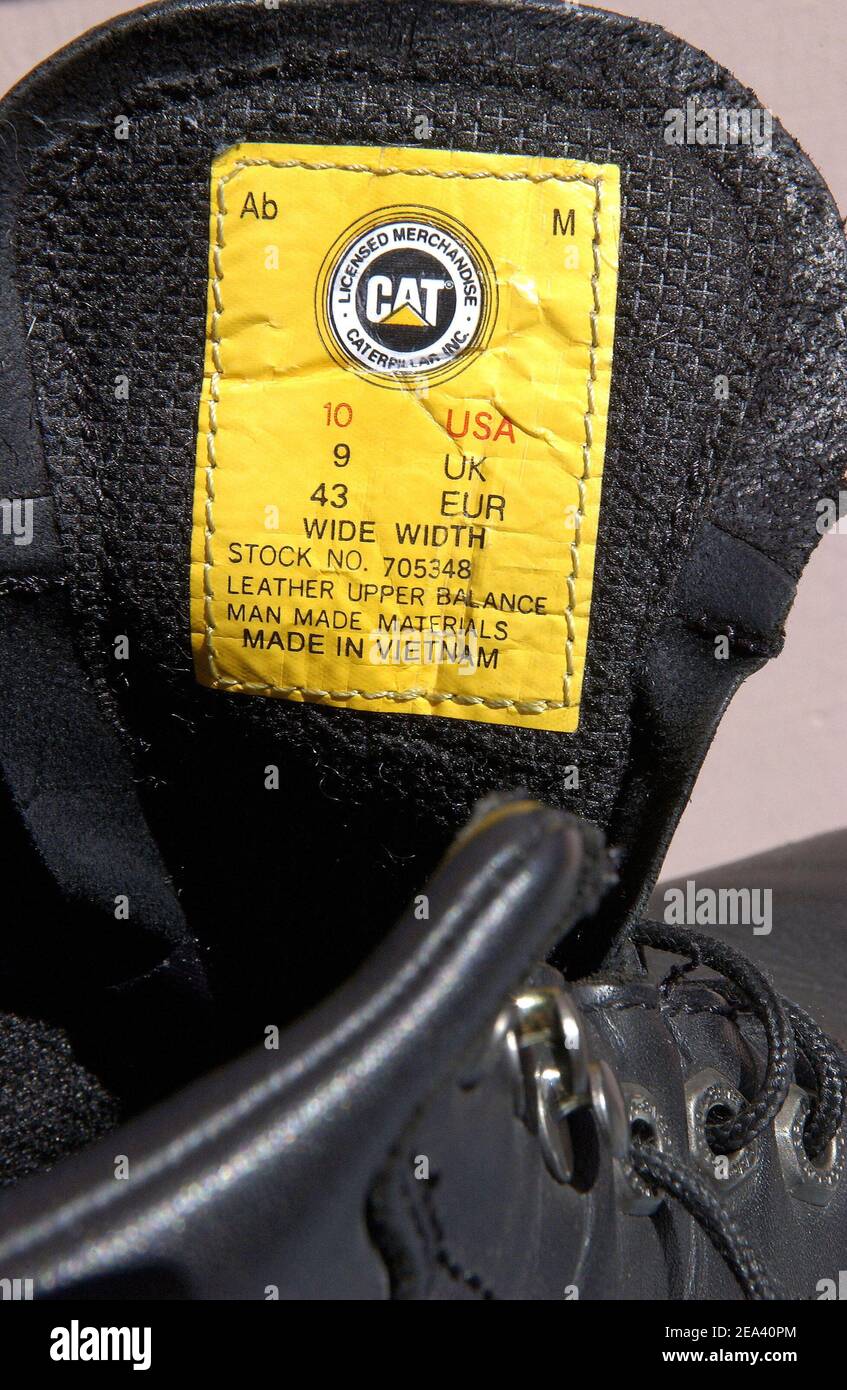 Étiquette « Made in Vietnam » apposée sur une chaussure « Caterpillar ».  Les États membres de l'Union européenne se préparent à faire pression sur  Bruxelles pour des mesures d'urgence conduisant à