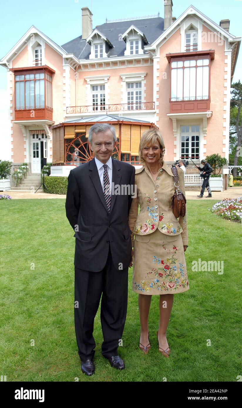Photo : Bernard Arnault et sa femme Hélène Mercier-Arnault, Brigitte Macron  (Trogneux) - Sortie du vernissage de l'exposition ''Christian Dior,  couturier du rêve'' pour les 70 ans de la maison Christian Dior