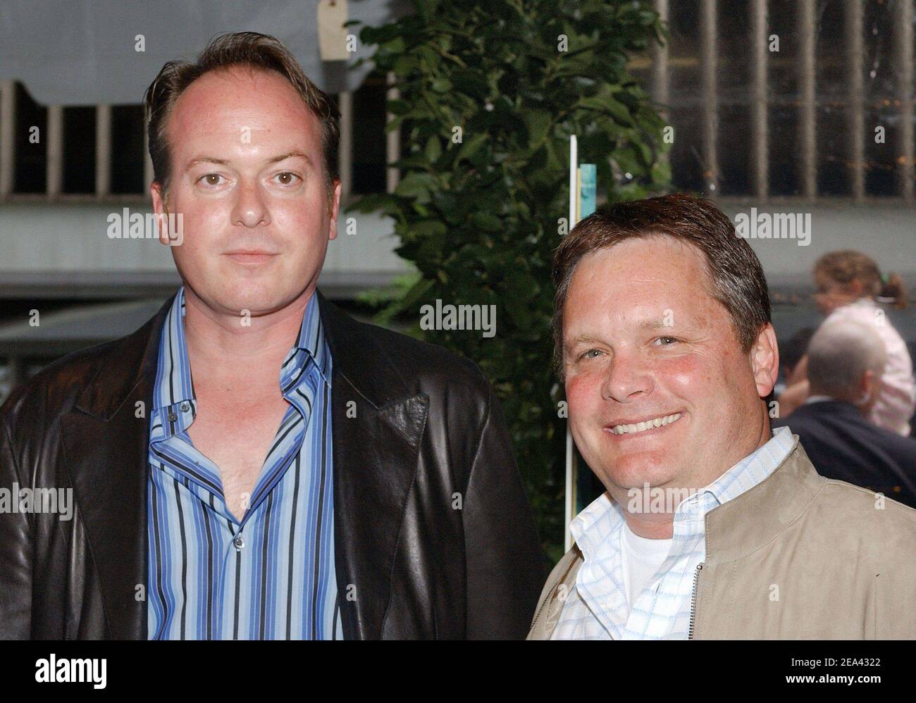 Les « détracteurs Eric Darnell et Tom McGrath arrivent à la première « 'Sadagascar' » qui s'est tenue au théâtre Ziegfeld à New York le dimanche 15 mai 2005. Photo de Nicolas Khayat/ABACA.' Banque D'Images