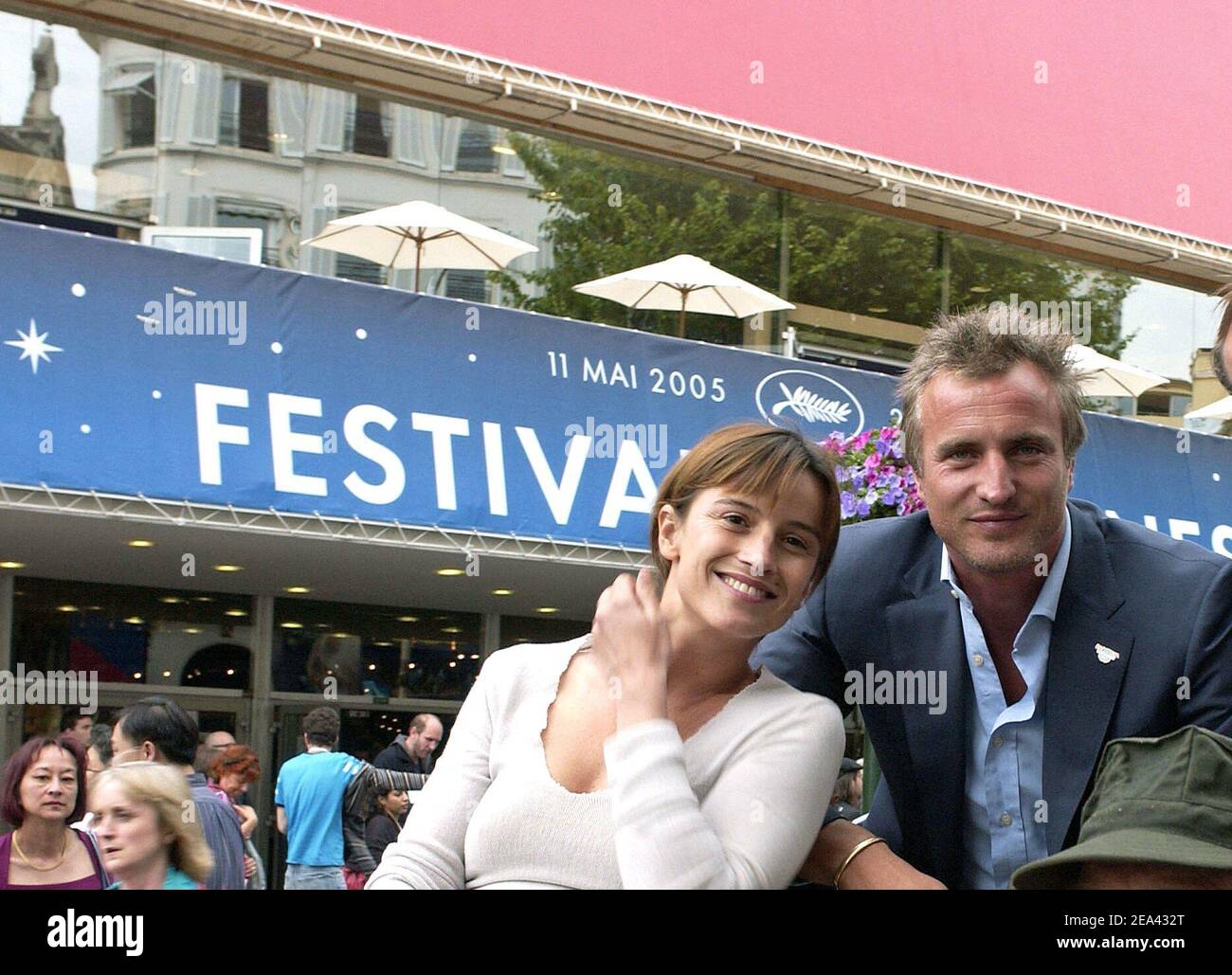 Exclusif. Les acteurs Agathe de la Boulaye, le joueur français de football David Ginola, font la promotion du film « The Last Drop » lors du 58e Festival international du film de Cannes, à cannes, dans le sud de la France, le 16 mai 2005. Photo de Hahn-Klein-Nebinger/ABACA Banque D'Images