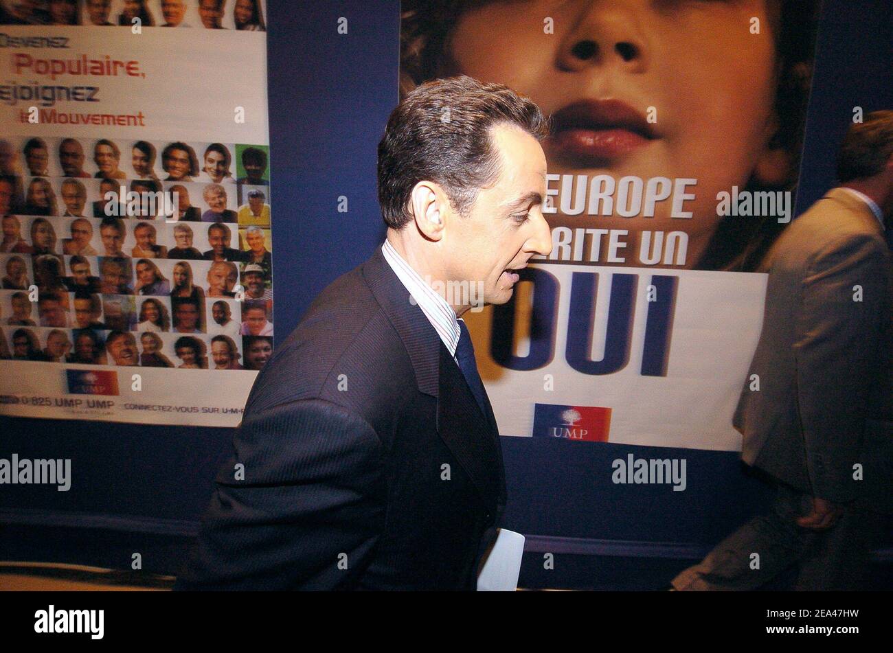 'Nicolas Sarkozy, dirigeant de l'Union pour un parti de mouvement populaire (UMP) au pouvoir arrive au siège du parti à Paris le dimanche 29 mai 2005, après que les premiers résultats ont montré que la France a voté ''non'' dans un référendum sur la première constitution de l'Union européenne. Photo de Klein-Gouhier/ABACA.' Banque D'Images