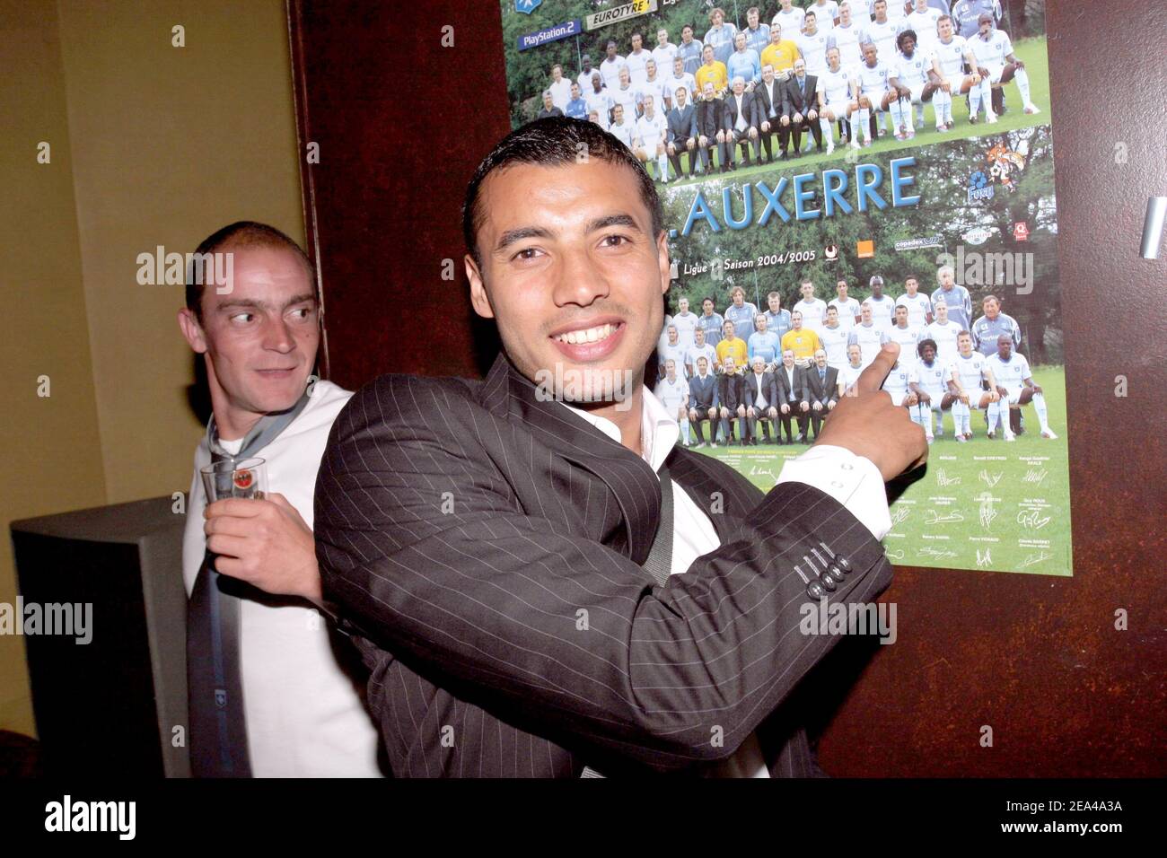 EXCLUSIF. Jean-Sébastien Jaures, joueur d'AJ Auxerre, célèbre la victoire  d'Auxerre lors de la finale de la coupe française 2005 à l'Etoile, Paris,  France, le 4 juin 2005. Photo de Benoit Pinguet/ABACA Photo