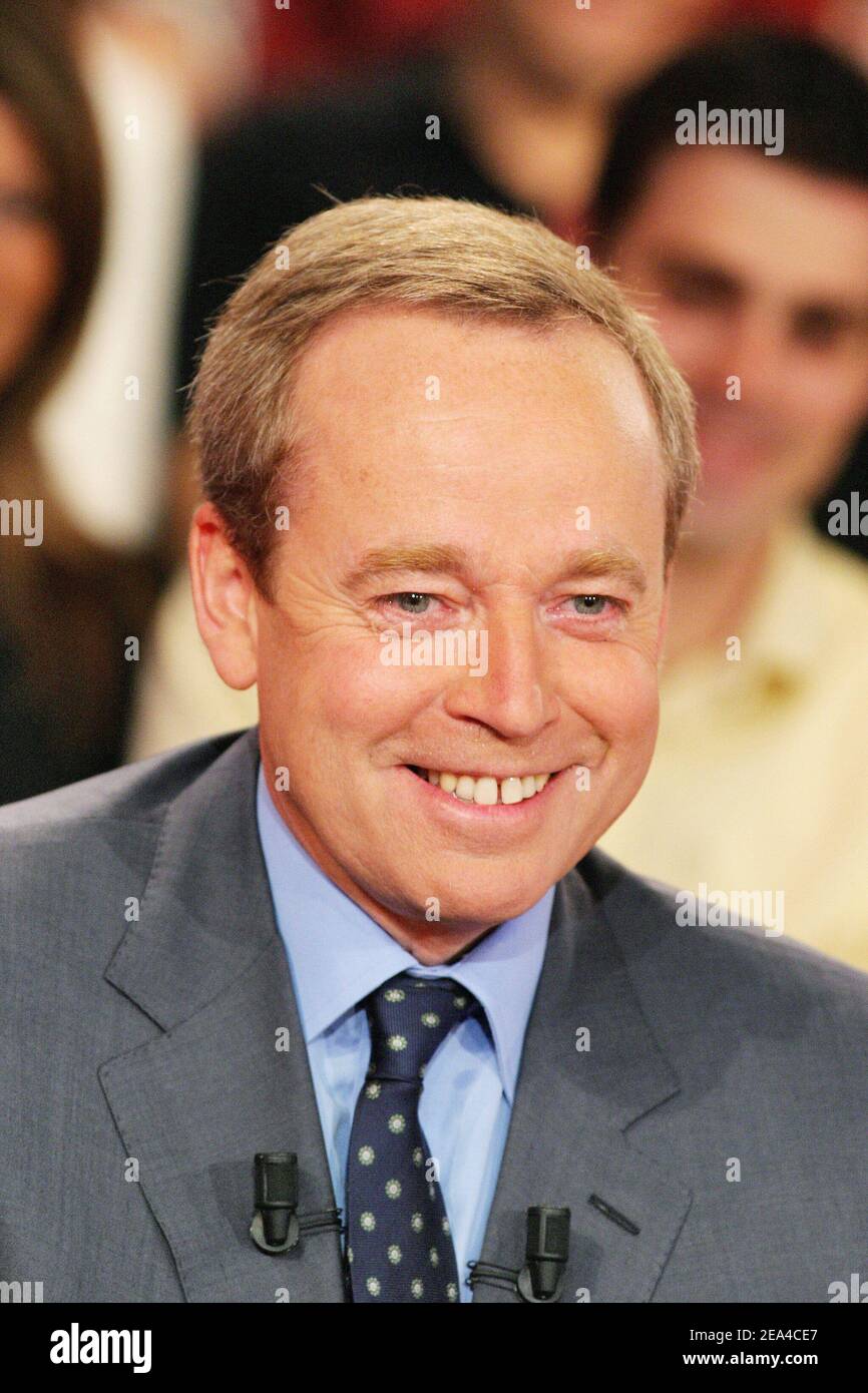 Renaud Donnedieu de Vabres, ministre français de la Culture et de la communication, lors de l'enregistrement du talk show de Michel Drucker 'vivre Dimanche' au Studio Gabriel à Paris, France, le 15 juin 2005. Photo de Jean-Jacques Datcary/ABACA. Banque D'Images