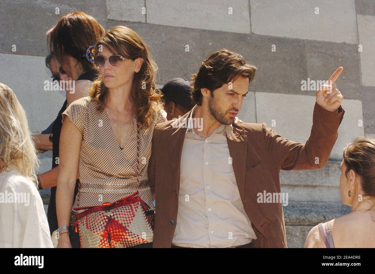 Les acteurs français Frederic Diefenthal et son épouse Gwendoline Hamon assistent aux funérailles de l'actrice Suzanne Flon au cimetière du Père Lachaise à Paris, France, le 21 juin 2005. Photo de Klein-Mousse/ABACA. Banque D'Images