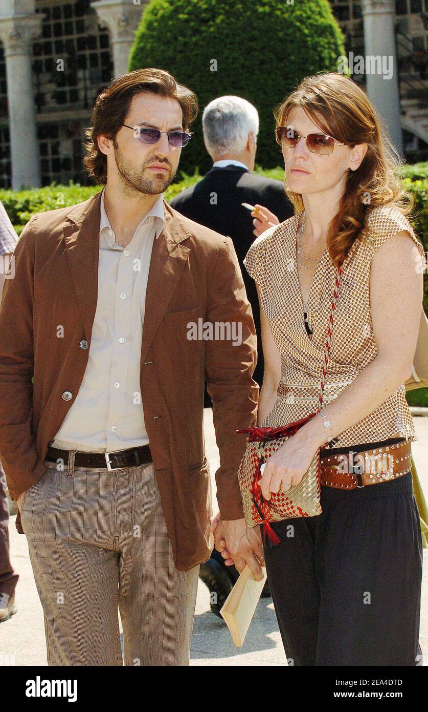 Les acteurs français Frederic Diefenthal et son épouse Gwendoline Hamon assistent aux funérailles de l'actrice Suzanne Flon au cimetière du Père Lachaise à Paris, France, le 21 juin 2005. Photo de Klein-Mousse/ABACA. Banque D'Images
