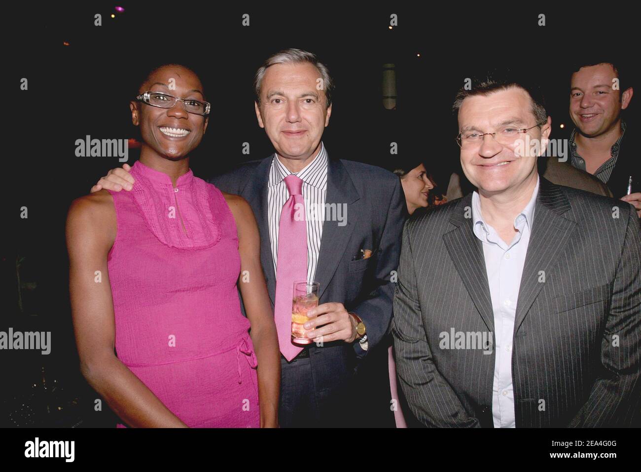 Chaîne de télévision française FRANCE 4 présentateurs du programme 'Soyons  sport' (de gauche à droite) Frédéric Bangue, Daniel Bilalian, Patrick  Montel lors des prix ITHEME 2005 au 'le Bataclan' à Paris, France,