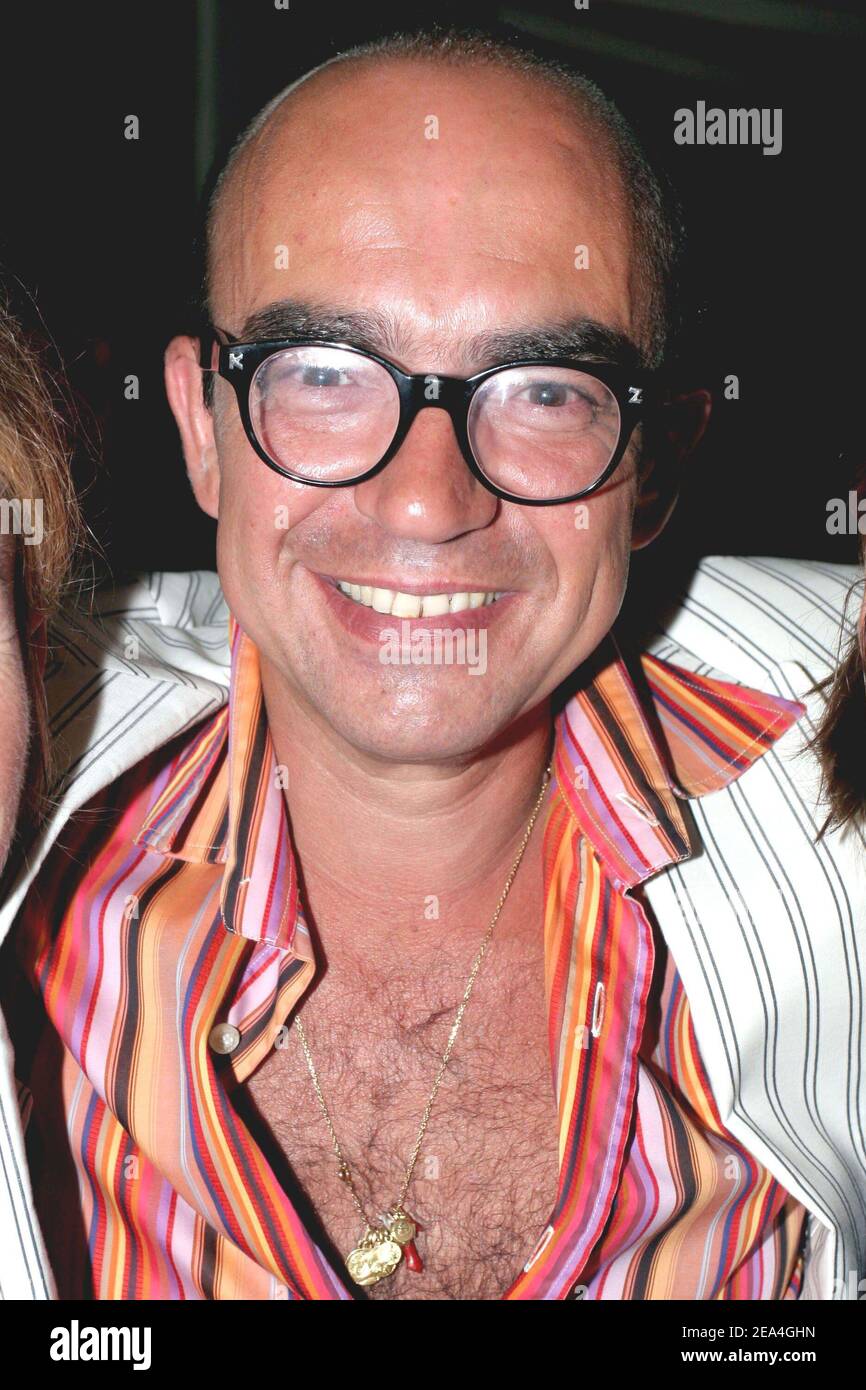 EXCLUSIF. Le présentateur de télévision français Karl Zero au club « VIP ROOM » de Saint-Tropez, France, le 02 juillet 2005. Photo de Benoit Pinguet/ABACAPRESS.COM Banque D'Images EXCLUSIF. Le présentateur de télévision français Karl Zero au club « VIP ROOM » de Saint-Tropez, France, le 02 juillet 2005. Photo de Benoit Pinguet/ABACAPRESS.COM Banque D'Images