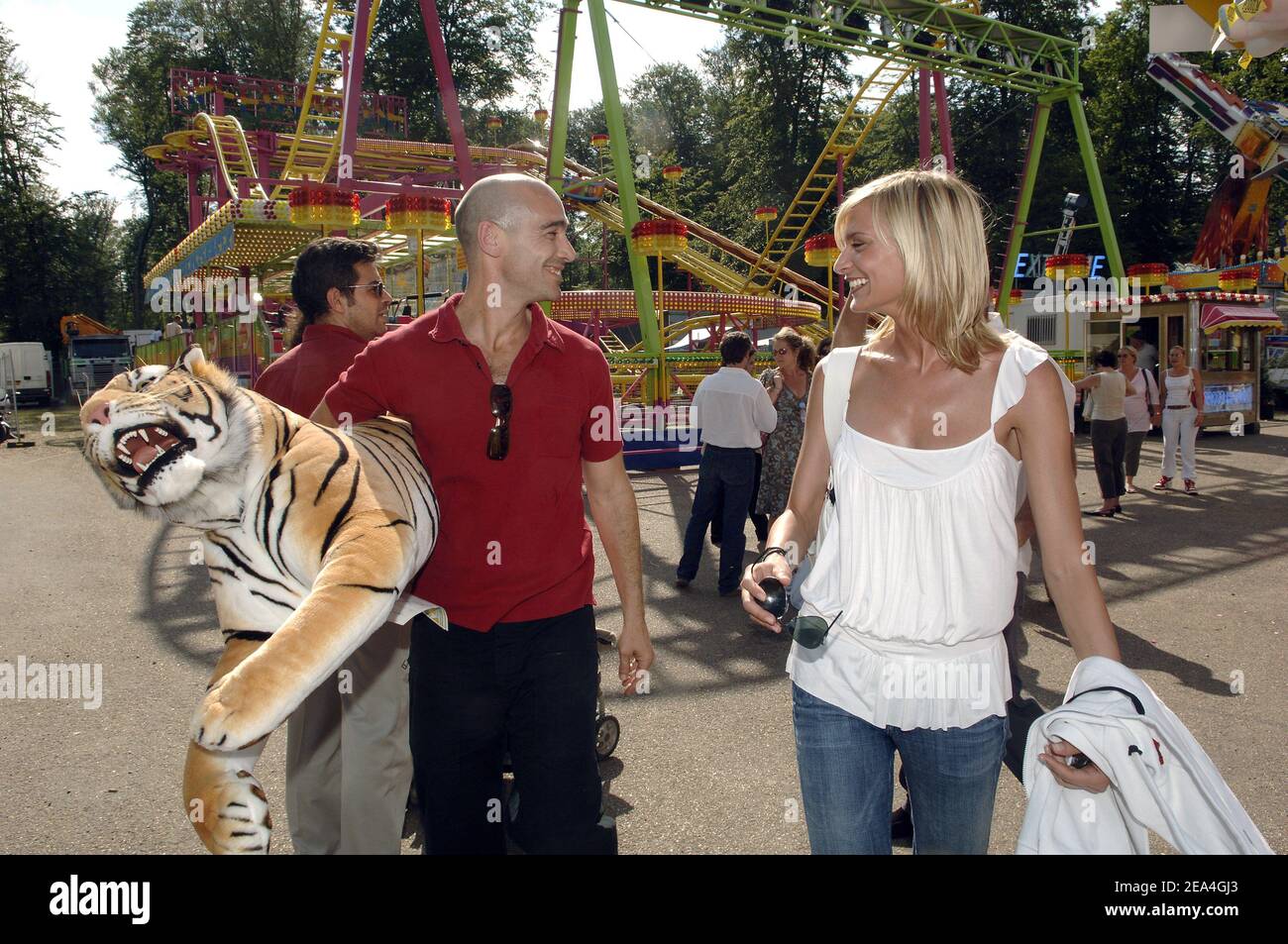 La mannequin française Sarah Marshall et l'acteur Jean-Marc Barr assistent à l'inauguration de la Fête des Loges annuelle qui s'est tenue à Saint-Germain-en-Laye, près de Paris, en France, le 1er juillet 2005. Photo de Giancarlo Gorassini/ABACAPRESS.COM Banque D'Images