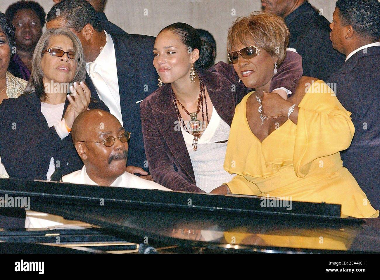 Alicia Keys et Patti LaBelle au Funeral of Music Legend Luther Vandross à New York, NY, le 8 juillet 2005. Les services ont eu lieu à Harlem, à l'église Riverside. Le chanteur est décédé à l'âge de 54 ans le 1er juillet 2005. Photo de Nicolas Khayat/ABACAPRESS.COM. Banque D'Images