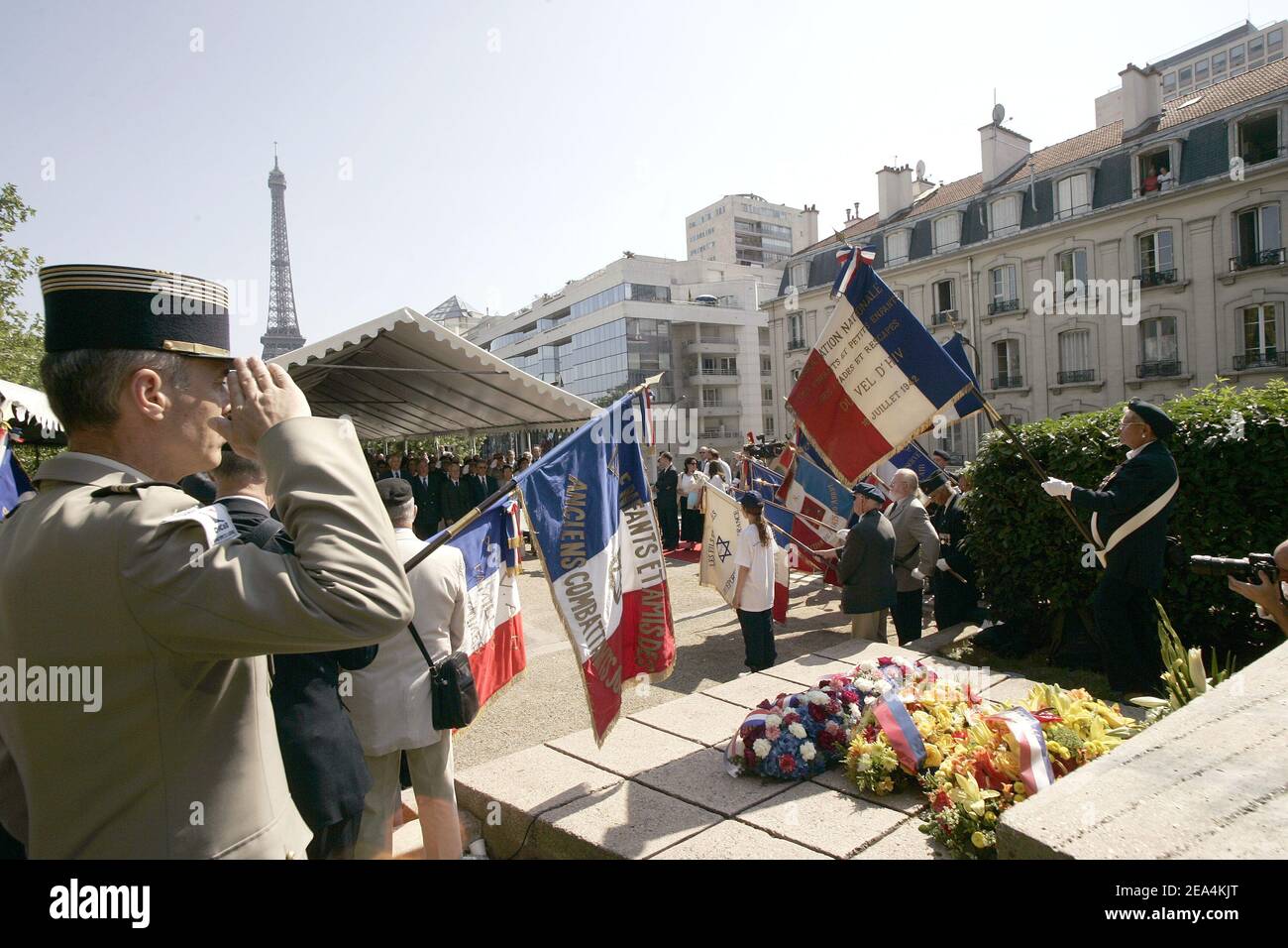 Cérémonies marquant le 63e anniversaire d'un régime de Vichy, le tour des Juifs, à Paris, le 17 juillet 2005. Villepin a déclaré que son gouvernement travaillerait sans relâche à la lutte contre l'antisémitisme et tous les crimes haineux. Photo de Mousse/ABACAPRESS.COM Banque D'Images