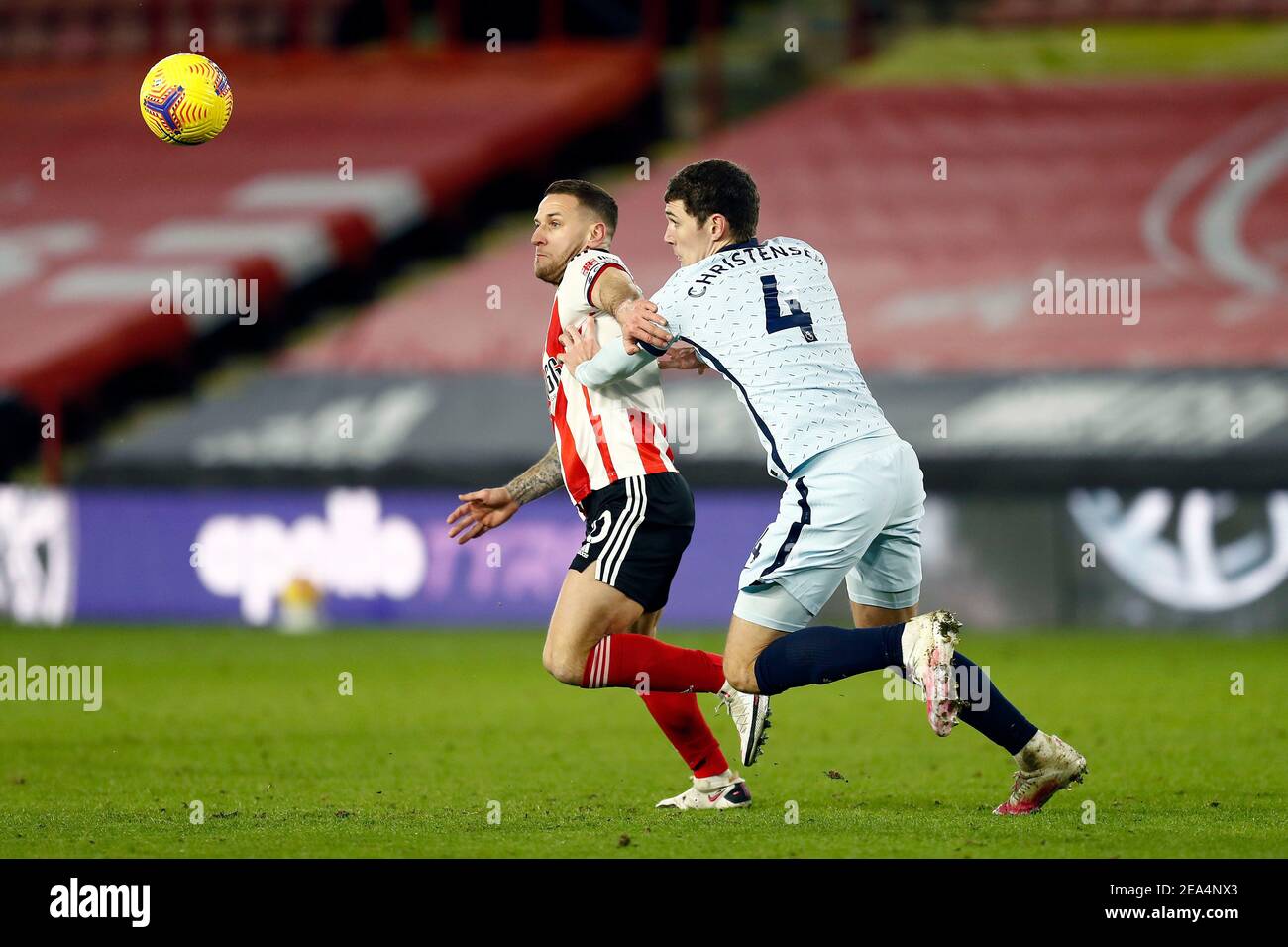 SHEFFIELD, ANGLETERRE, 7 FÉVRIER : Sheffchamps Billy Sharp combat avec Chelseas Andreas Christiensen lors du match de la Premier League entre Sheffield United et Chelsea à Bramall Lane, Sheffield, dimanche 7 février 2021. (Credit: Chris Donnelly | MI News) Credit: MI News & Sport /Alay Live News Banque D'Images