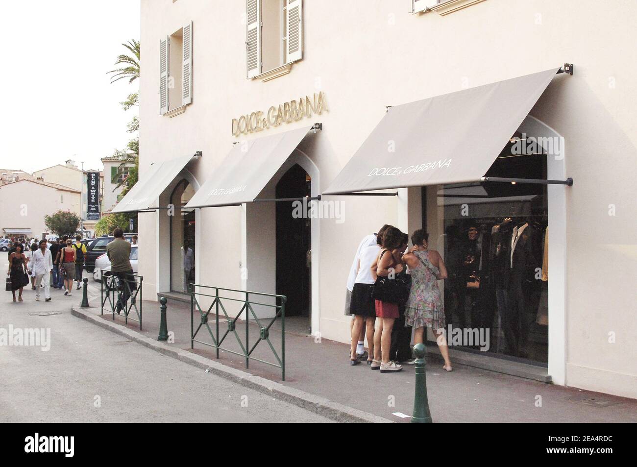 Un magasin de luxe à Saint-Tropez, dans le sud de la France, le 11 août 2005. Photo par ABACAPRESS.COM. Banque D'Images
