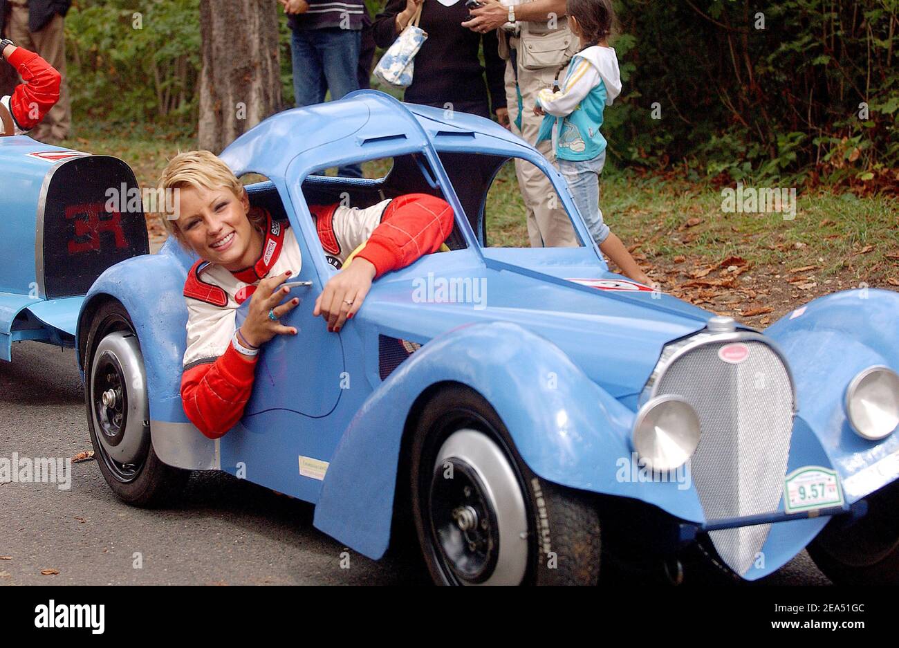 L'ancienne Miss France Elodie Gossuin participe à la tournée Toyota Aygo Celibrity dans le Parc National de Saint-Cloud, le 11 septembre 2005. Photo de Giancarlo Gorassini/ABACAPRESS.COM. Banque D'Images