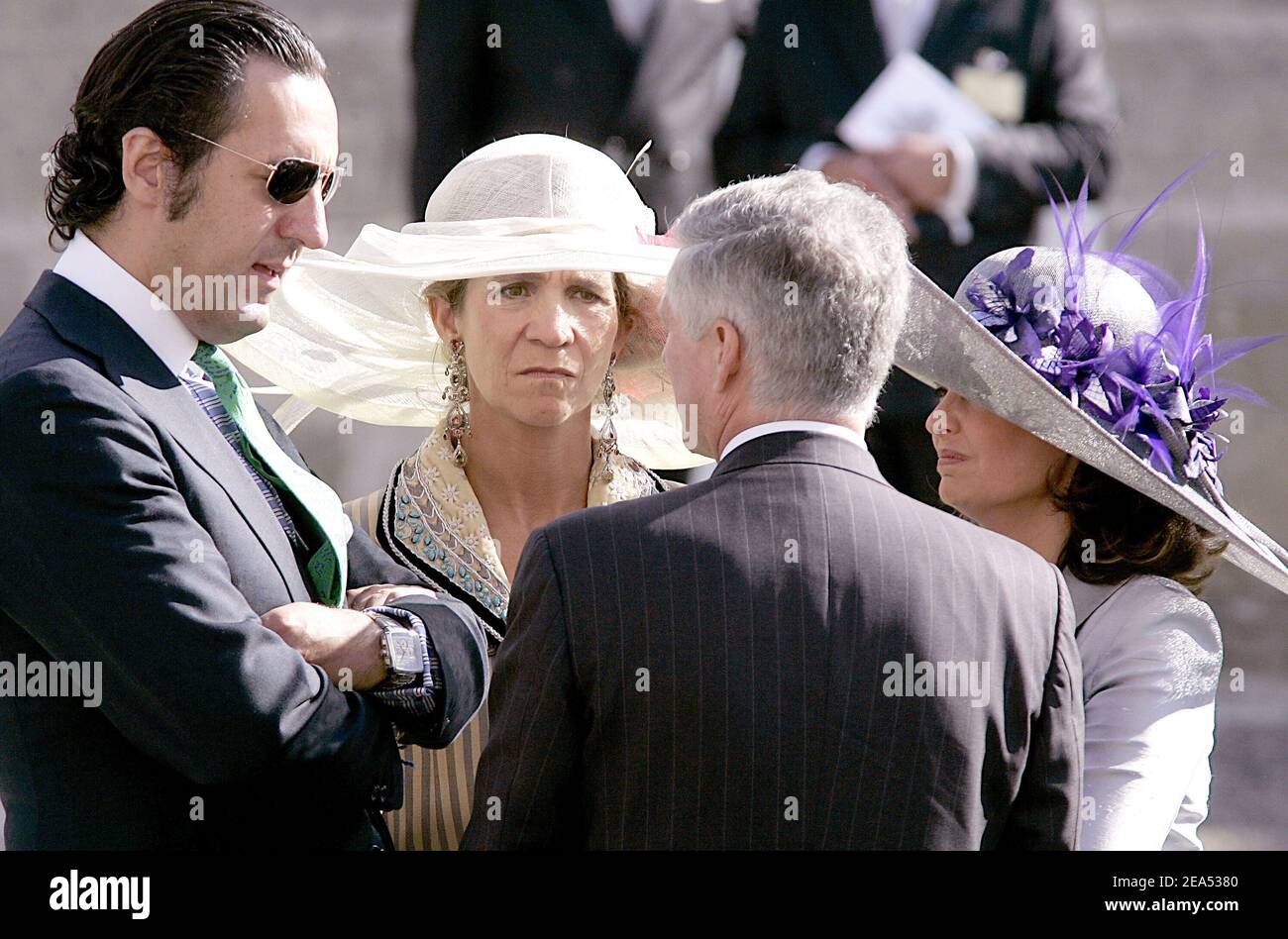 Infanta Elena d'Espagne et son mari Jaime de Marichalar assistent au mariage de Delphine Arnault et Alessandro Gancia à Bazas, dans le sud-ouest de la France, le 17 septembre 2005. Photo par ABACAPRESS.COM Banque D'Images