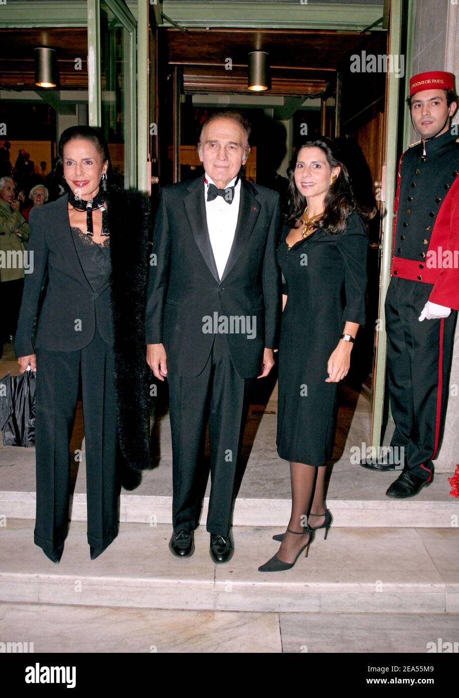 L'avocat Samuel Pisar, sa femme Judith et sa fille Lea assistent à un événement caritatif organisé par le comite de Paris de la ligue contre le cancer, le Gala de l'espoir, à l'aide de la recherche organisée au Théâtre des champs-Elysées à Paris, en France, le 28 septembre 2005. Photo de Benoit Pinguet/ABACAPRESS.COM Banque D'Images