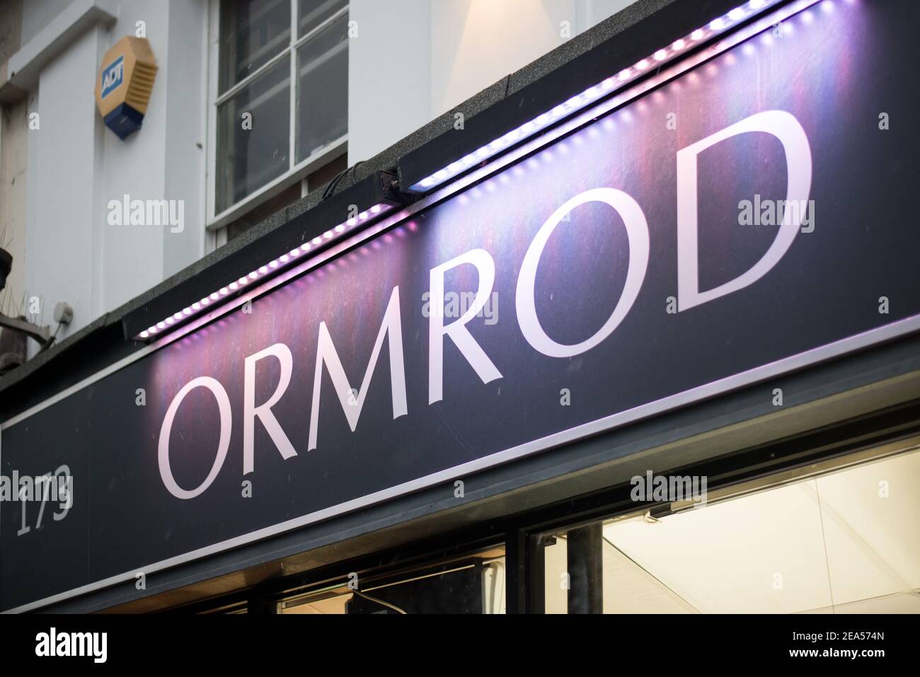 Logo enseigne Boutique avant de magasin détaillants éclairage Ormrod, 173 Chiswick High Road, Chiswick, Londres W4 2DR Banque D'Images