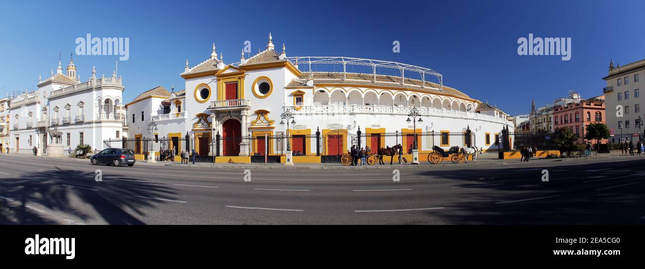 La Maestranza, arènes de 12,000 places, Plaza de toros, vue panoramique de la façade, Séville, Espagne Banque D'Images