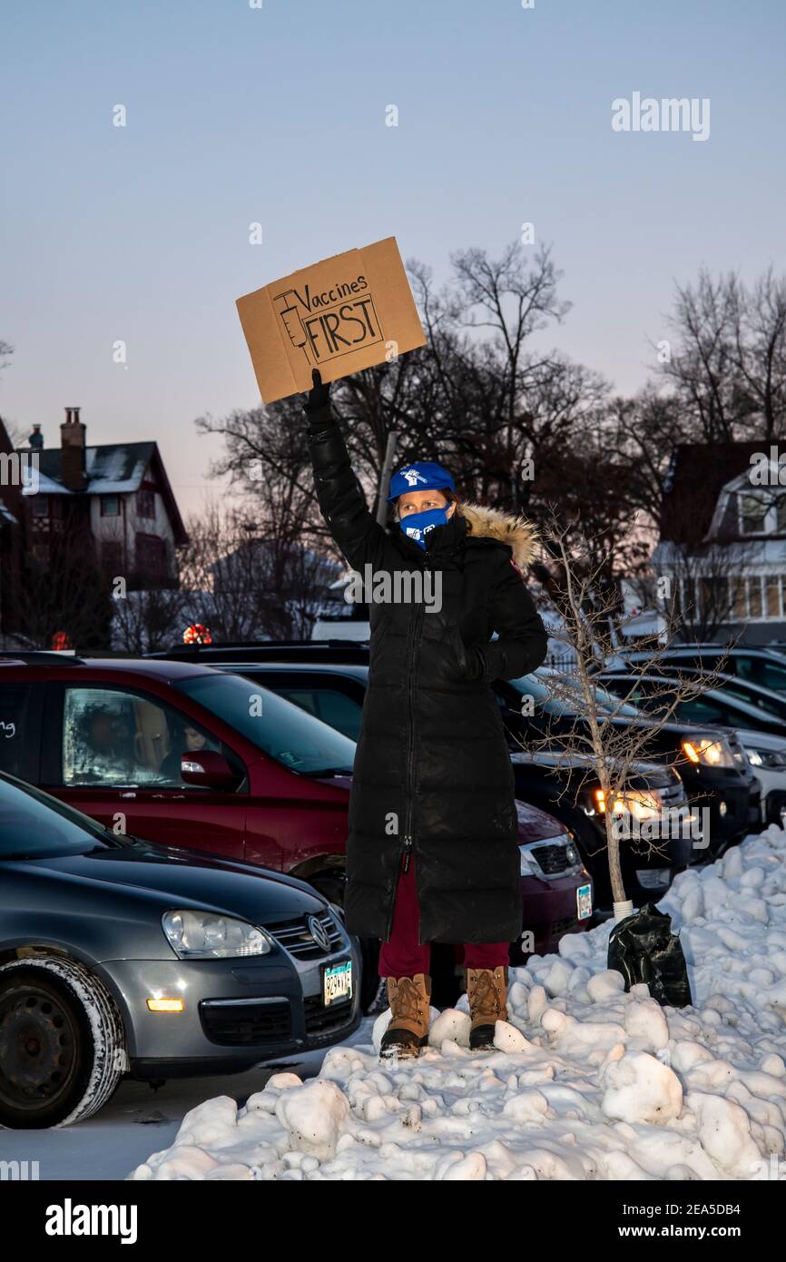 Minneapolis, Minnesota. Manifestation de caravane de voiture. Rassemblement pour exiger un retour sûr à l'apprentissage en personne dans les écoles. Les écoles publiques MPLS. Banque D'Images