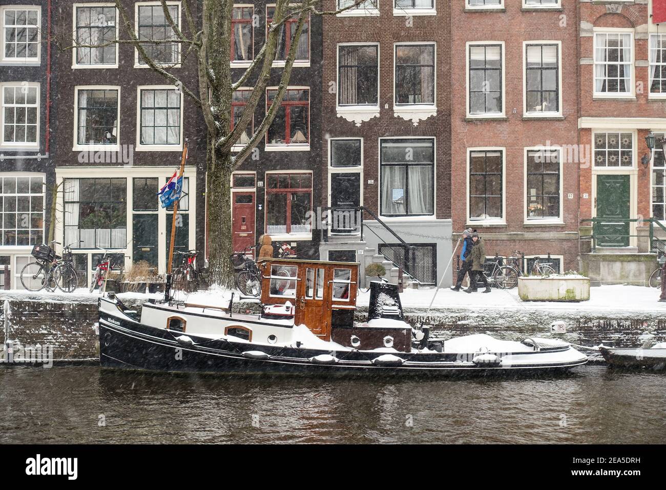 Amsterdam, pays-Bas, 7 février 2021. Le centre-ville s'est arrêté après une tempête de neige massive Banque D'Images