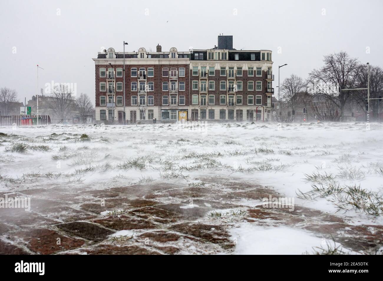 Amsterdam, pays-Bas, 7 février 2021. Le centre-ville s'est arrêté après une tempête de neige massive Banque D'Images