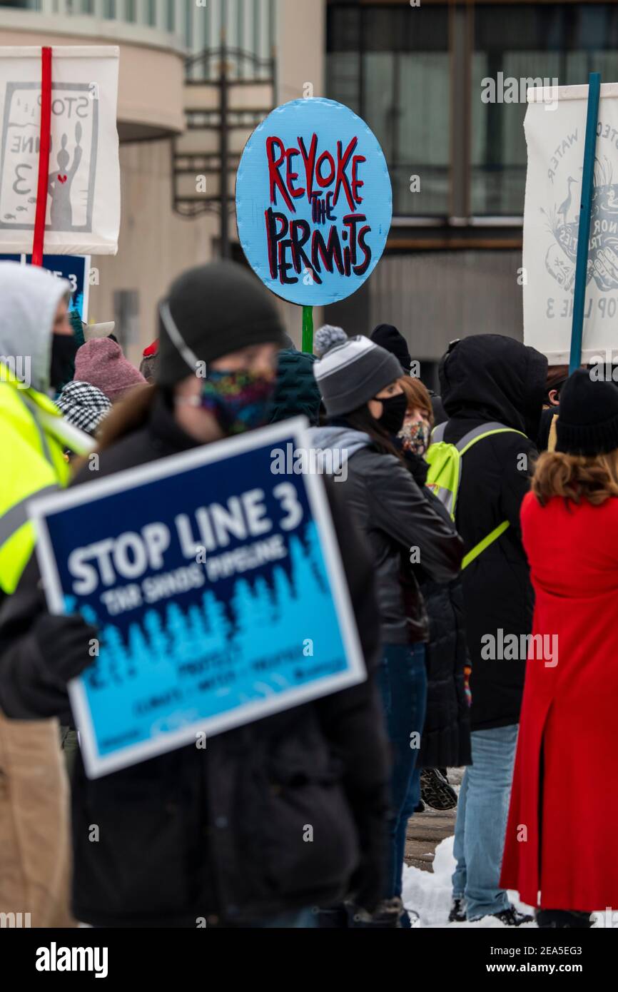 St. Paul, Minnesota. Des groupes autochtones et des opposants au projet de remplacement du gazoduc Enbridge Energy Line 3 protestent contre sa construction Banque D'Images