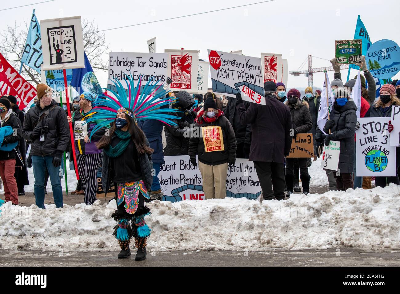 St. Paul, Minnesota. Des groupes autochtones et des opposants au projet de remplacement du gazoduc Enbridge Energy Line 3 protestent contre sa construction Banque D'Images