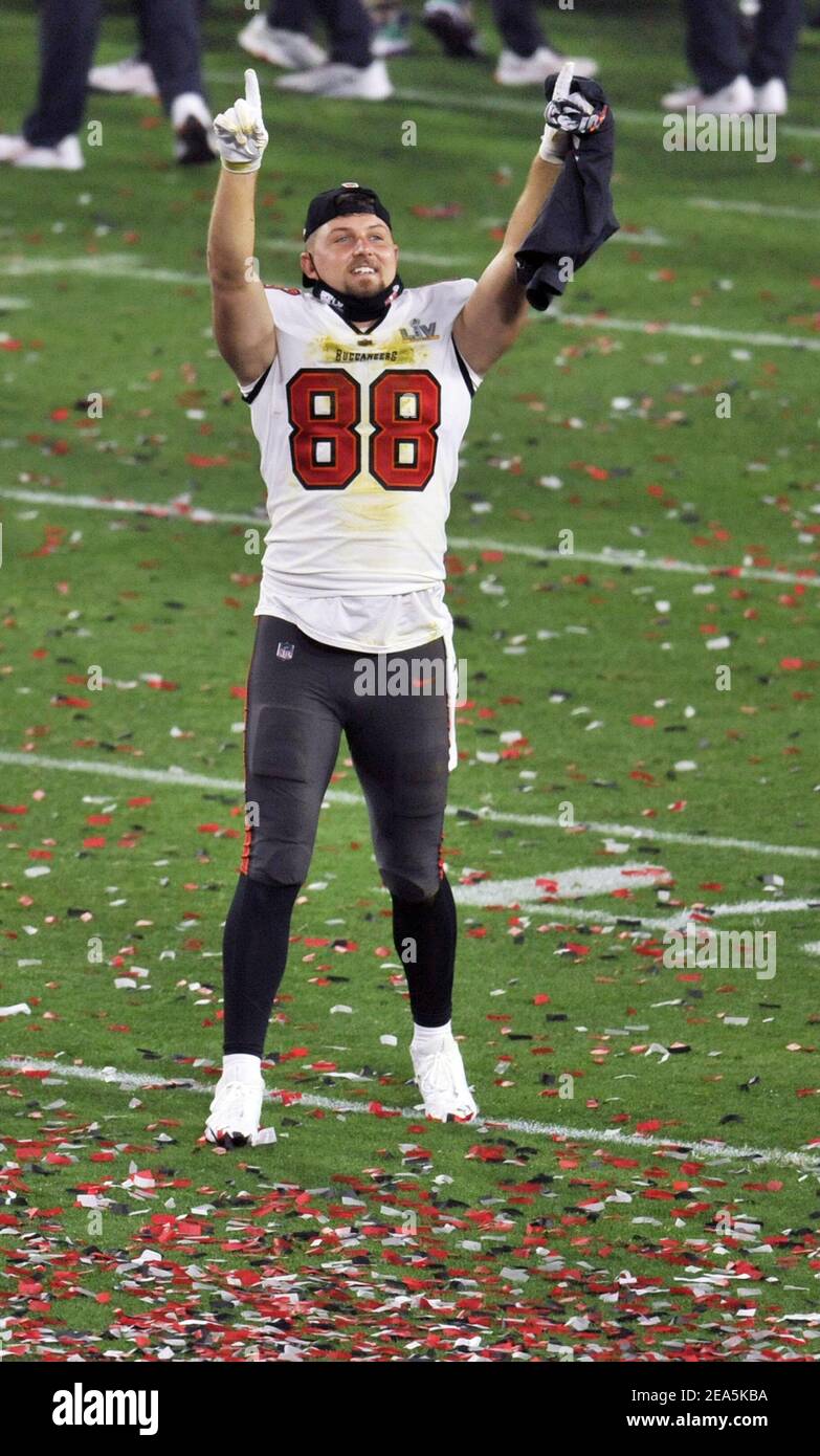 Tampa, États-Unis. 07e février 2021. Le Tanner Hudson de Tampa Bay Buccaneers célèbre une victoire de 31-9 sur les Kansas City Chiefs lors du Super Bowl LV au stade Raymond James de Tampa, en Floride, le dimanche 7 février 2021. Photo de Steve Nesius/UPI crédit: UPI/Alamy Live News Banque D'Images