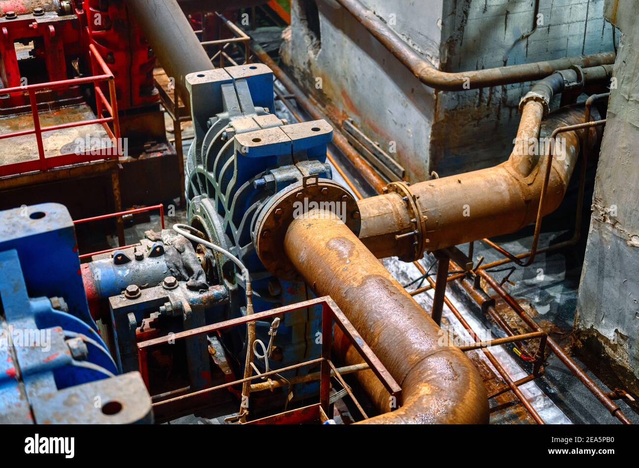 Pompe puissante pour drague pour le pompage de liquides hautement abrasifs. Banque D'Images