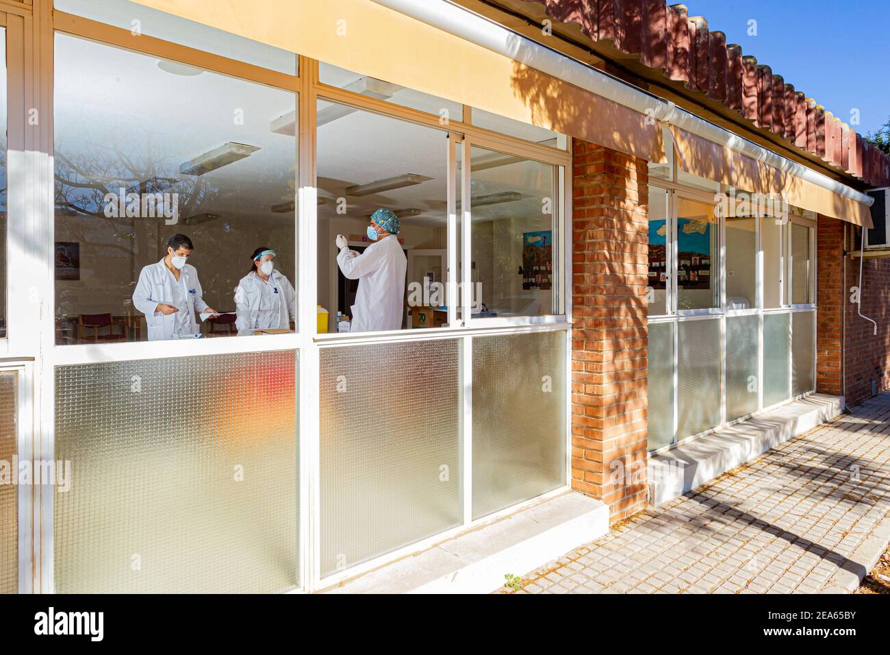 Début de la vaccination des personnes âgées, Espagne. ABEL F. ROS/AALAMONY Banque D'Images