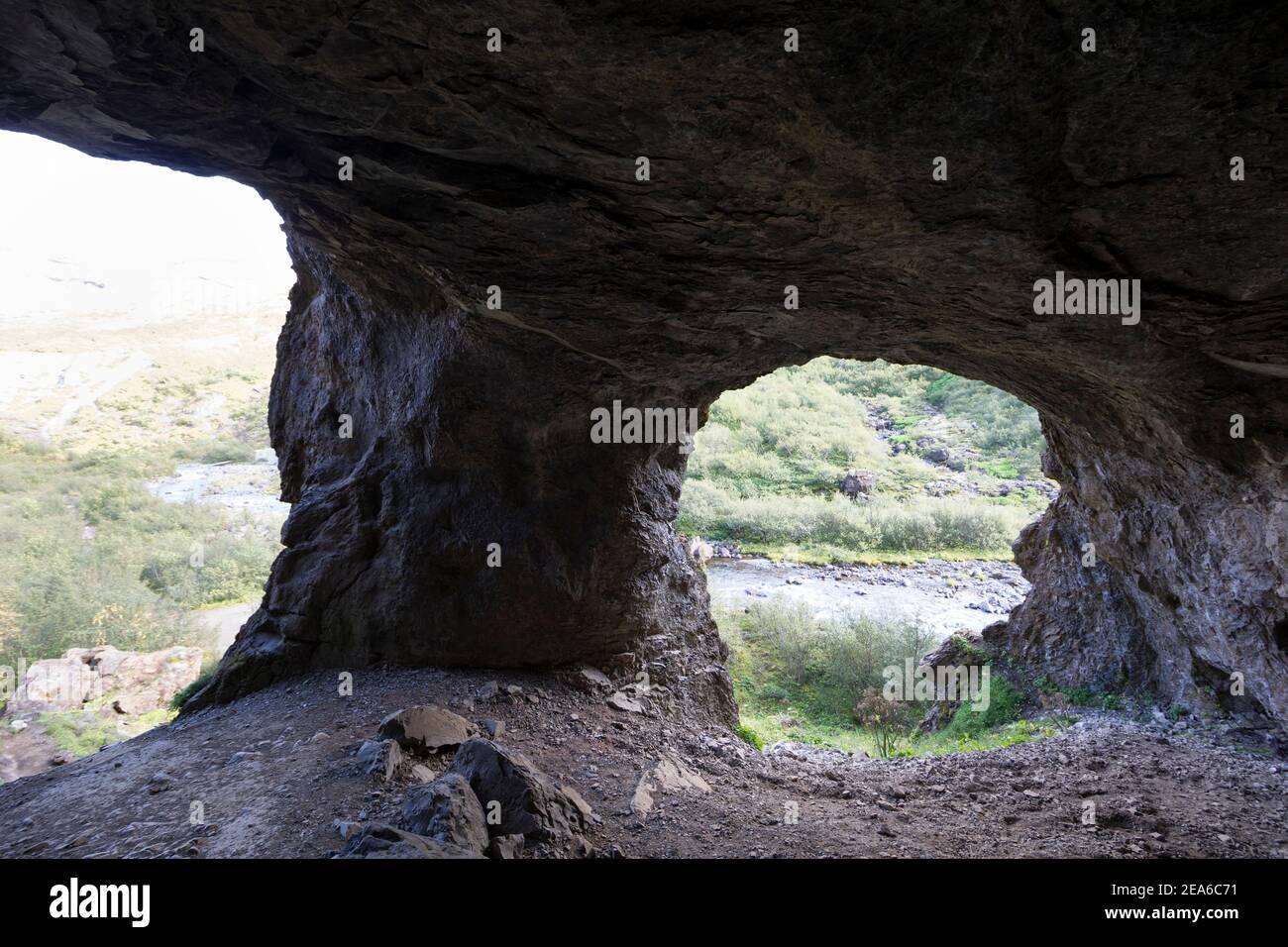 Höhle am Weg zur Schlucht des Flusses, Baches Botnsá im Westen, rivière à l'ouest de l'Islande Banque D'Images