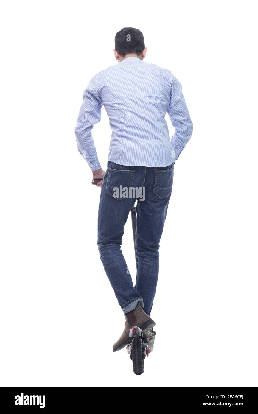 vue arrière. jeune homme partant sur un scooter électrique . Banque D'Images