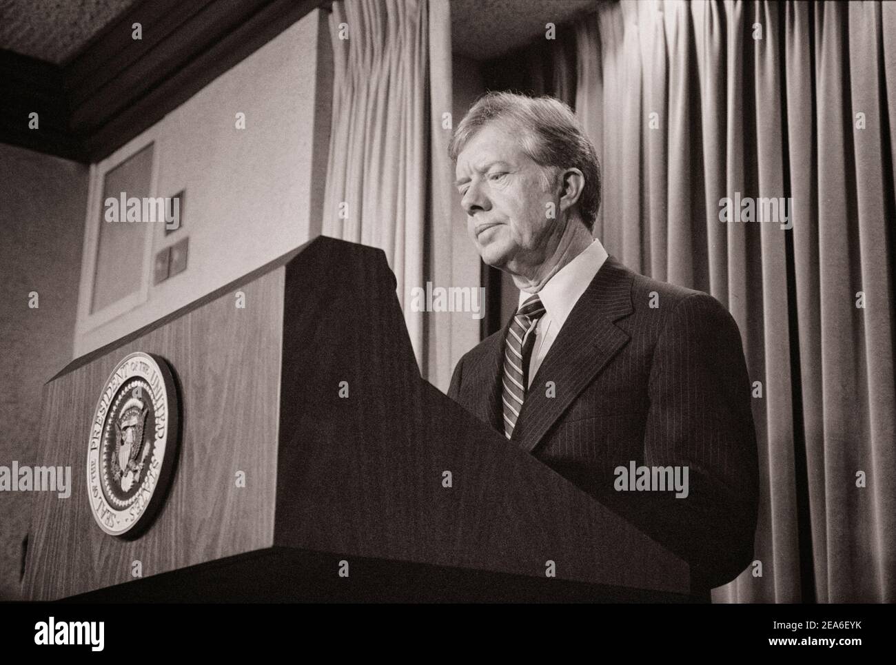Le président Jimmy carter annonce de nouvelles sanctions contre l'Iran en représailles pour avoir pris des otages américains. 7 avril 1980. Banque D'Images