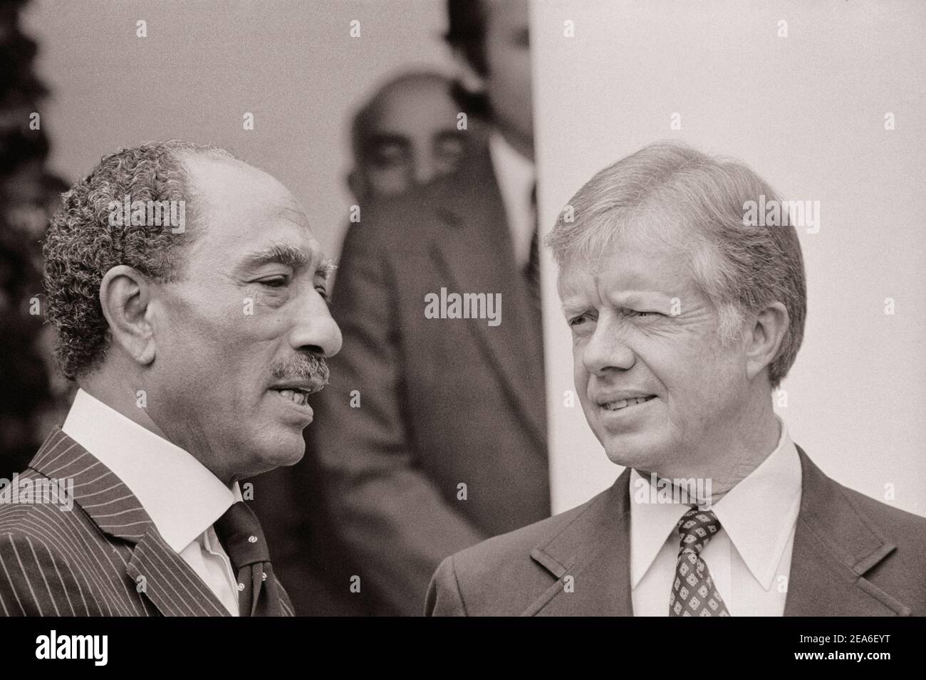 Le président Jimmy carter accueille le président égyptien Anwar Sadat à la Maison Blanche, Washington, D.C., aux États-Unis. 8 avril 1980 Banque D'Images