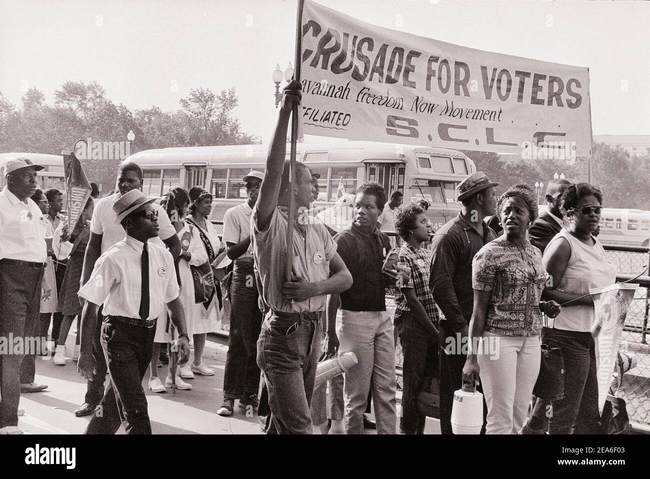 Les marcheurs avec SCLC signent pour le Savannah Freedom Now mouvement, pendant la marche sur Washington. ÉTATS-UNIS. 28 août 1963 Banque D'Images Les marcheurs avec SCLC signent pour le Savannah Freedom Now mouvement, pendant la marche sur Washington. ÉTATS-UNIS. 28 août 1963 Banque D'Images