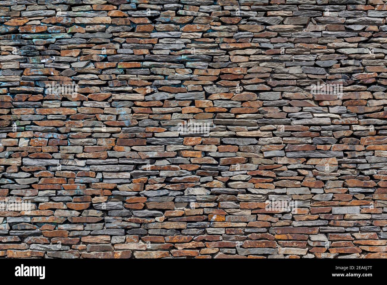 Fond de mur en pierre. Vieux motif de texture en pierre sèche. Mur empilé sec assemblé sans mortier ni ciment Banque D'Images