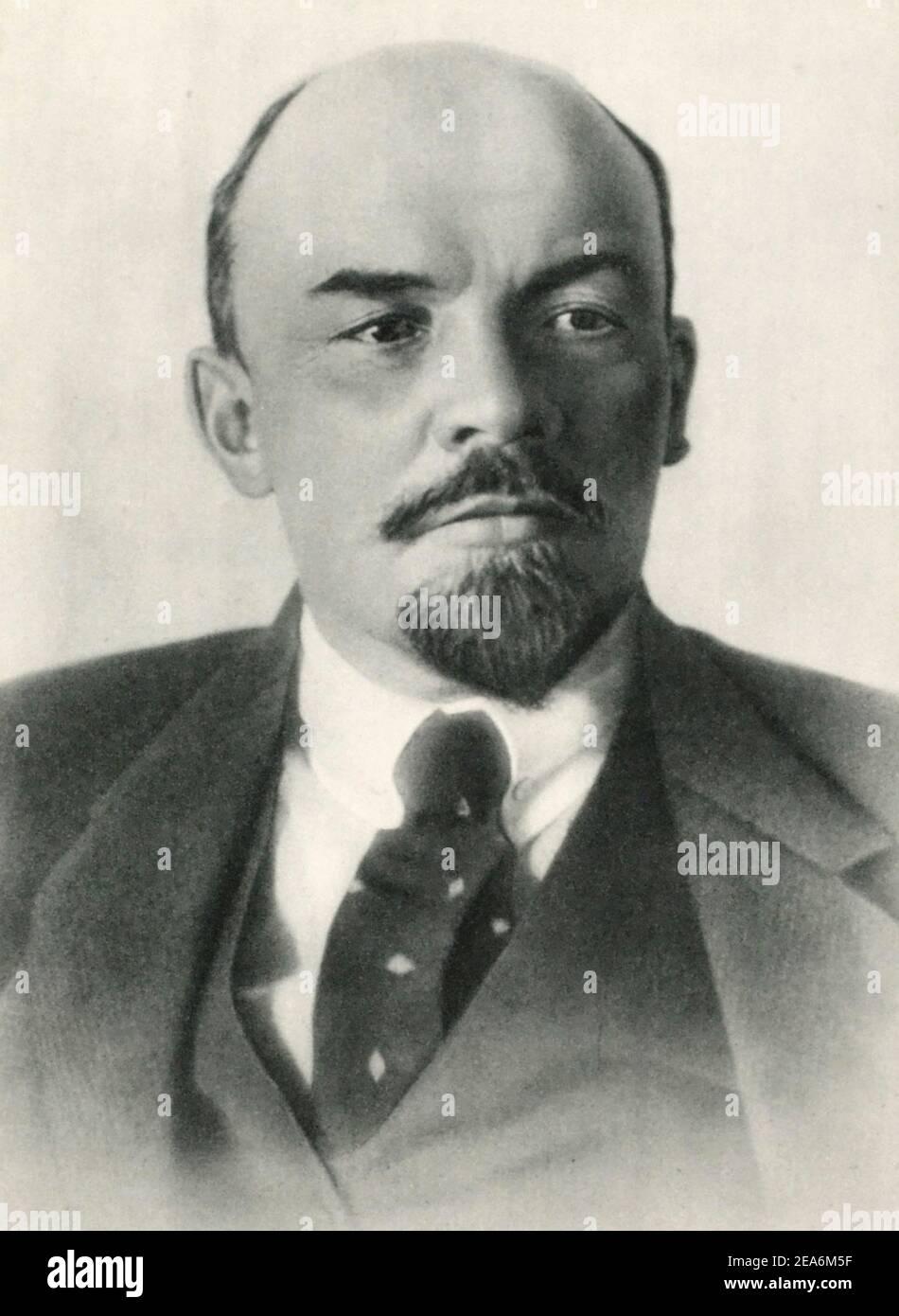 Vladimir Ilitch Oulianov (1870 - 1924), mieux connu par son alias, Lénine était un révolutionnaire et homme politique russe, et théoricien de la politique. Il a servi comme Banque D'Images