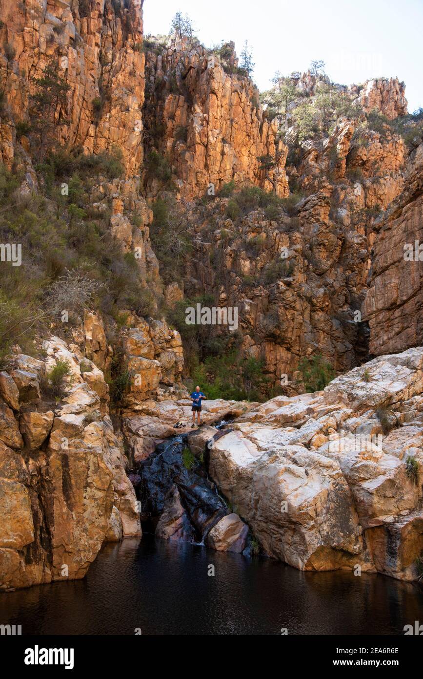 Randonnée / kloofing à Cedar Falls, Baviaanskloof, Afrique du Sud Banque D'Images