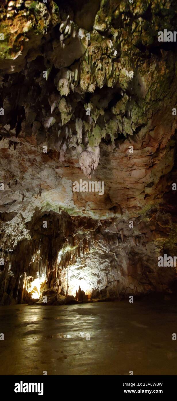 Les incroyables grottes appelées Popojnska jama en slovénie. Le deuxième plus long système de grottes du pays. Banque D'Images