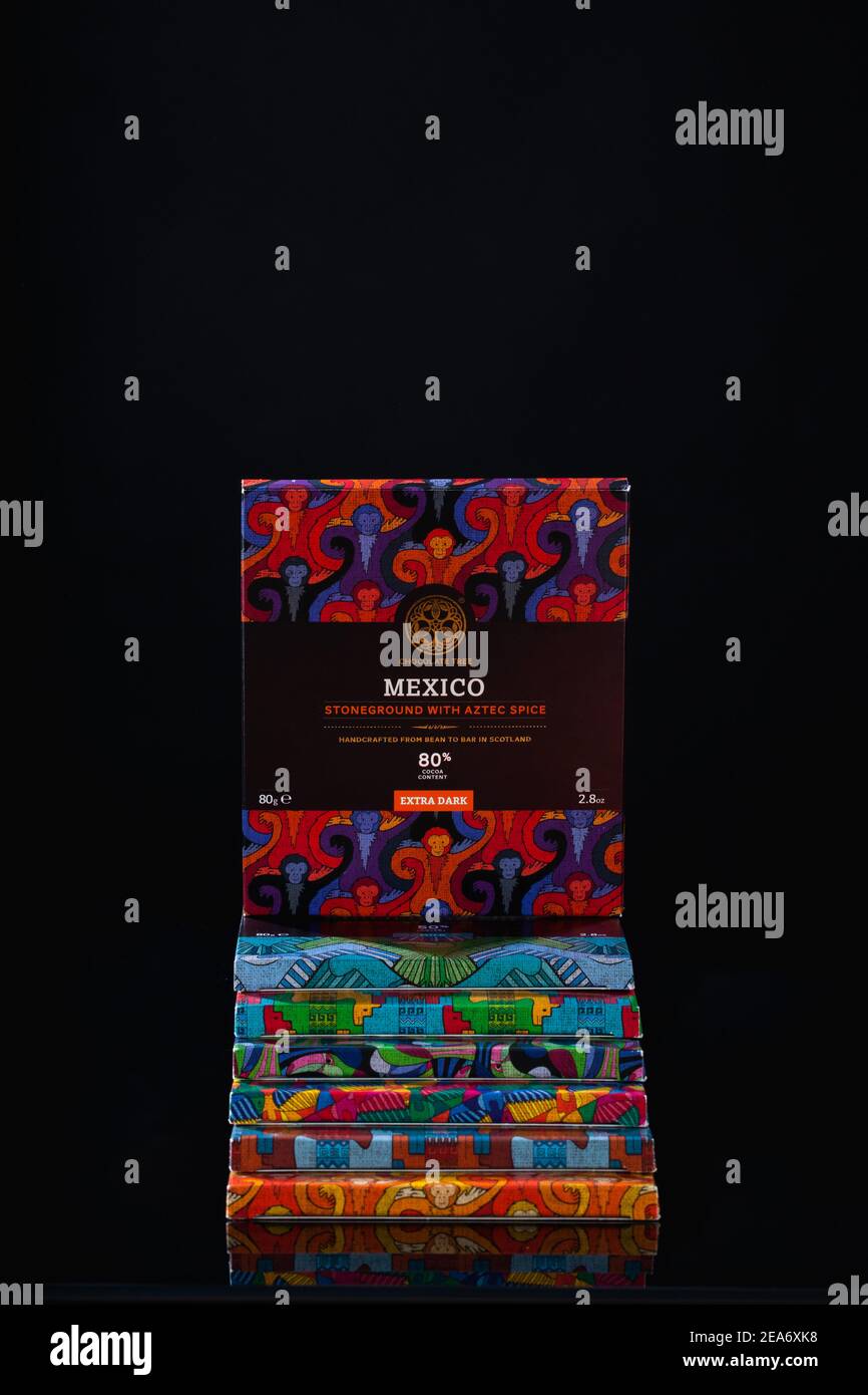 Prague, République tchèque - 6 février 2021 : Chocolate Tree est une machine à chocolat de grain à bar basée à Edimbourg, en Écosse, qui fabrique du chocolat de qualité supérieure Banque D'Images