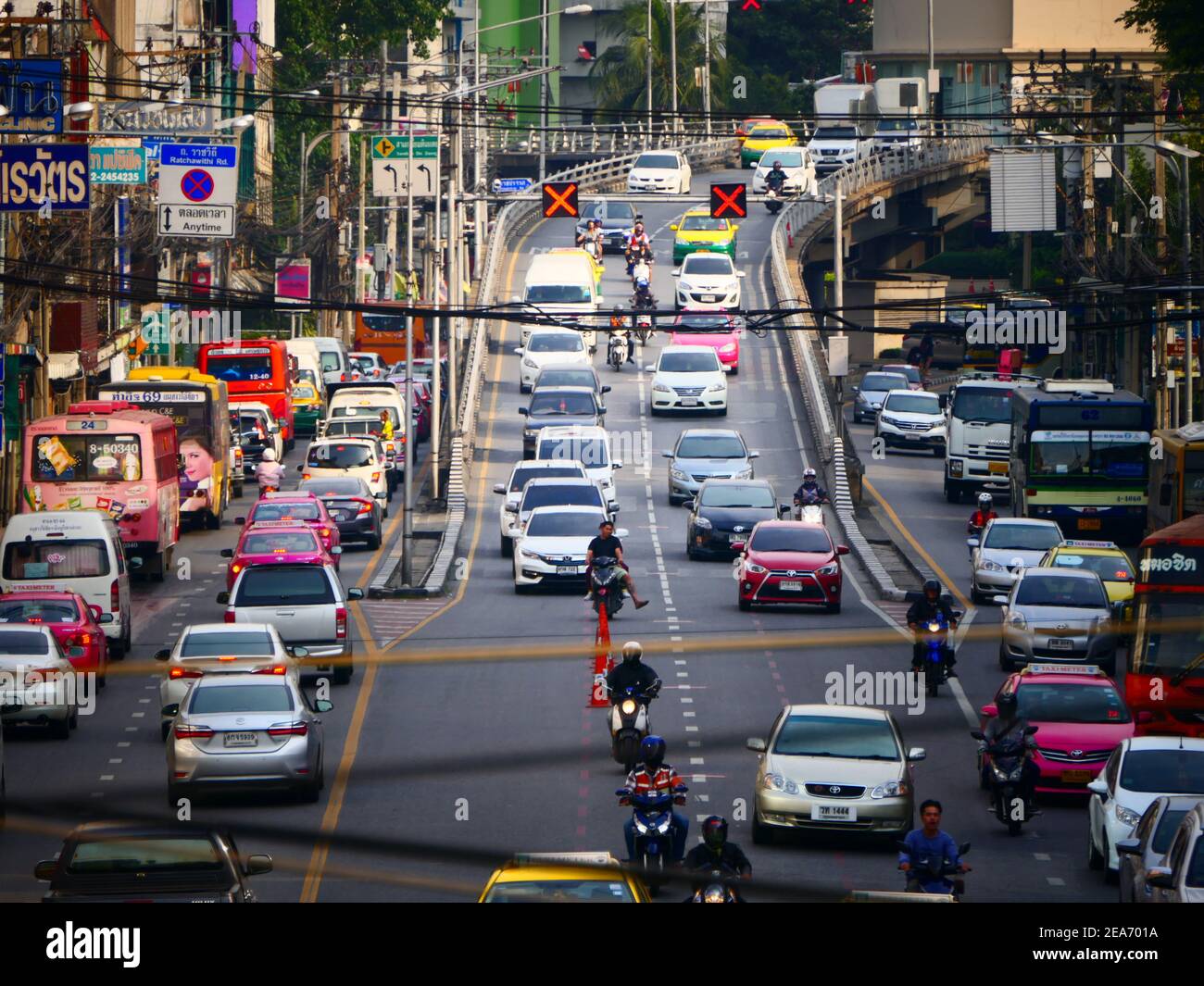 Centre-ville de Bangkok circulation de banlieue très fréquentée à l'heure de pointe en Thaïlande Banque D'Images