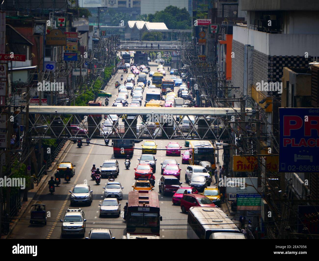 Centre-ville de Bangkok circulation de banlieue très fréquentée à l'heure de pointe en Thaïlande Banque D'Images