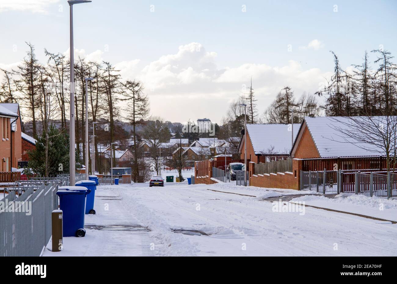 Dundee, Tayside, Écosse, Royaume-Uni. 8 février 2021. Météo au Royaume-Uni : vents froids et fortes tempêtes de neige balayant le nord-est de l'Écosse avec des températures atteignant 2°C. La tempête Darcy a provoqué de fortes chutes de neige à Dundee et a provoqué le chaos sur les routes dans et autour de la ville. Crédit : Dundee Photographics/Alamy Live News Banque D'Images