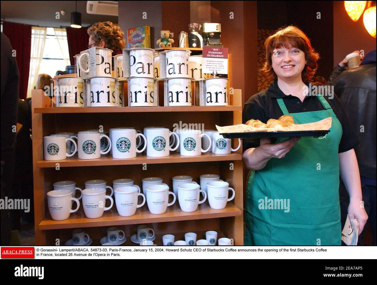 © Gorassini- Lamperti/ABACA. 54873-03. Paris-France, le 15 janvier 2004. Howard Schutz, PDG de Starbucks Coffee, annonce l'ouverture du premier Starbucks Coffee en France, situé au 26 Avenue de l'Opéra à Paris. Banque D'Images